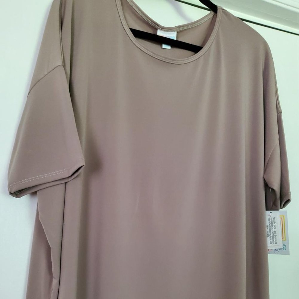 LuLaRoe NWT 2XL Irma Shirt